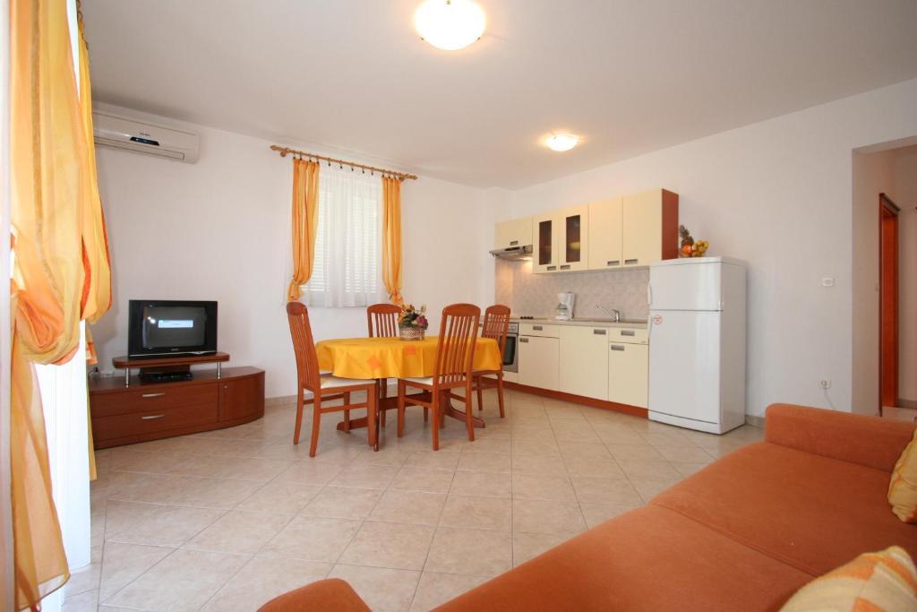Apartments Bogovic Malinska Bilik gambar