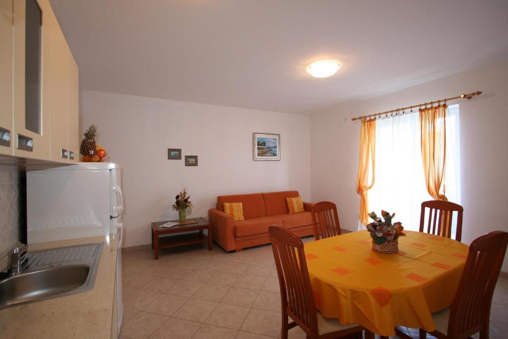 Apartments Bogovic Malinska Bilik gambar